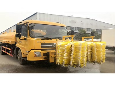 Guardrail Cleaning Trucks in Industrial and Commercial Spaces